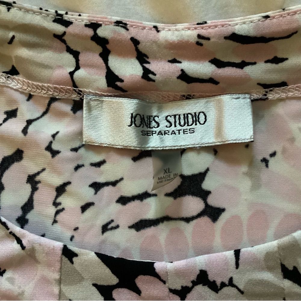 Jones Studio Top - Picture 2 of 2